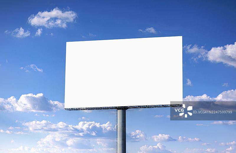 空白广告牌，宣传横幅媒体展示，背景为蓝天图片素材