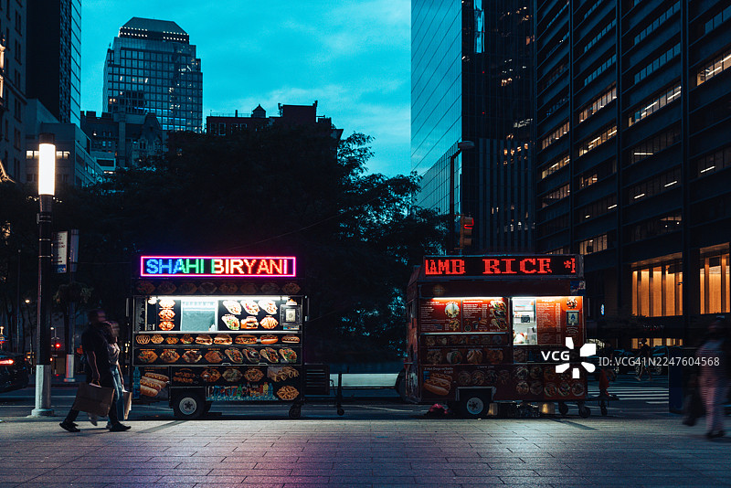 曼哈顿下城的美食餐车市场摊位图片素材