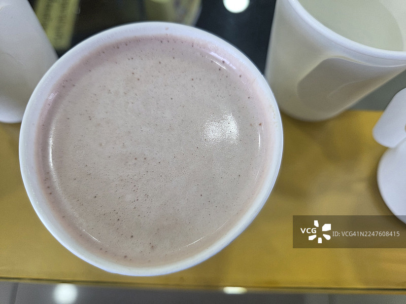 纸杯里的热咖啡图片素材