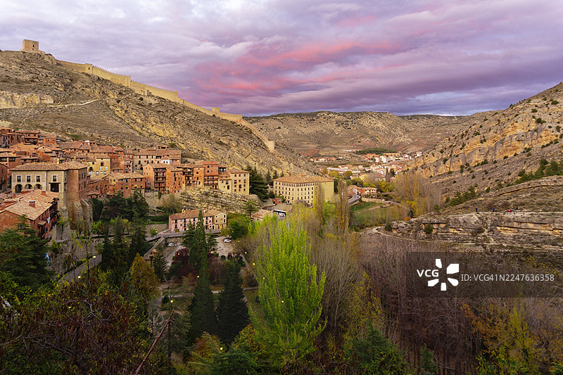 阿尔瓦拉辛，阿拉贡，西班牙的中世纪村庄图片素材
