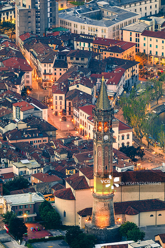 意大利伦巴第大区科莫湖莱科圣尼古拉教堂的雄伟日落特写图片素材