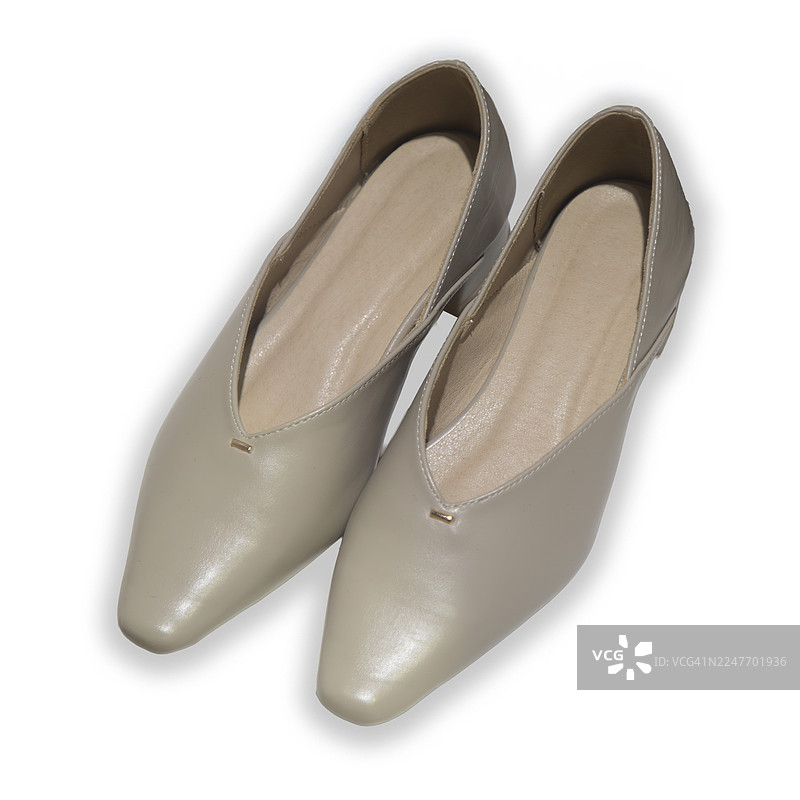 优雅米色V型尖头平底鞋图片素材