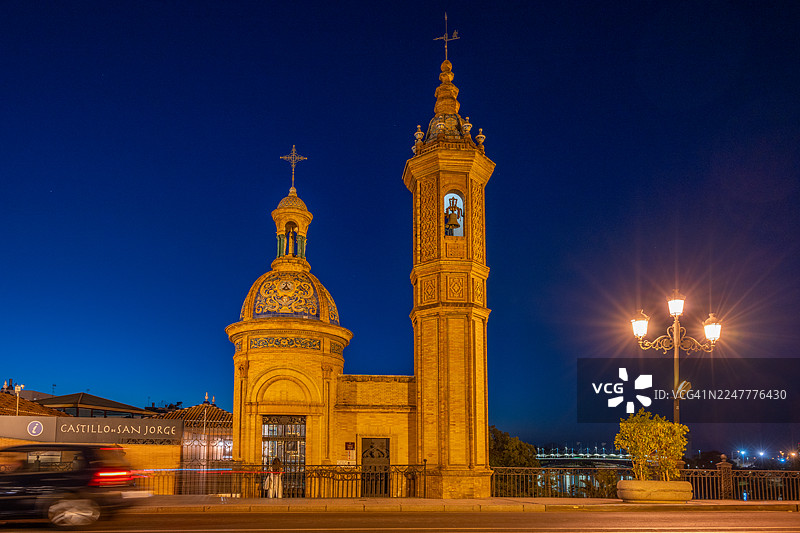 西班牙塞维利亚圣母加冕堂的灯光照明图片素材