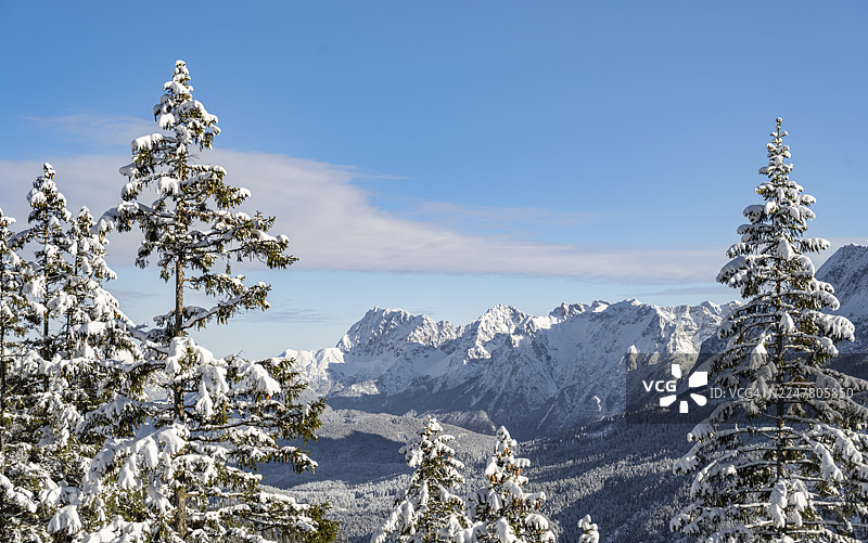 雪山风光,卡文德尔山脉山顶,朗根费尔德科普夫峰攀登,冬季,韦特施泰因山脉,加米施-帕滕基兴,巴伐利亚,德国图片素材