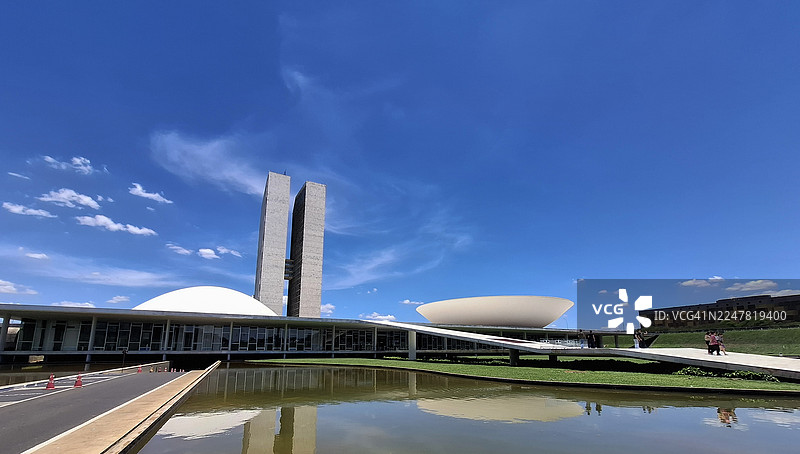 巴西国家国会宫（帕拉西奥·内雷乌·拉莫斯宫）或巴西议会宫的概览。巴西，联邦区，巴西利亚。图片素材