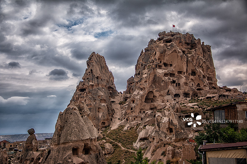 土耳其卡帕多西亚乌奇希萨尔城堡和岩石构造的戏剧性景观图片素材