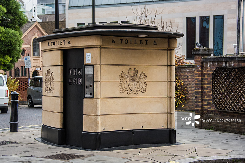 伦敦威斯敏斯特公共卫生间售货亭图片素材