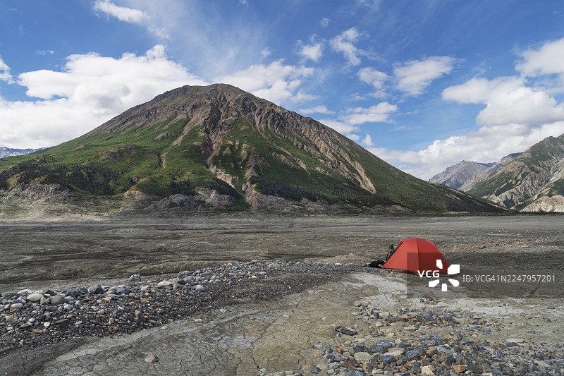 卡斯卡维尔什冰川脚下的营地图片素材