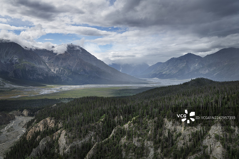 克卢恩国家公园，埃埃楚（斯利姆河）西岸图片素材