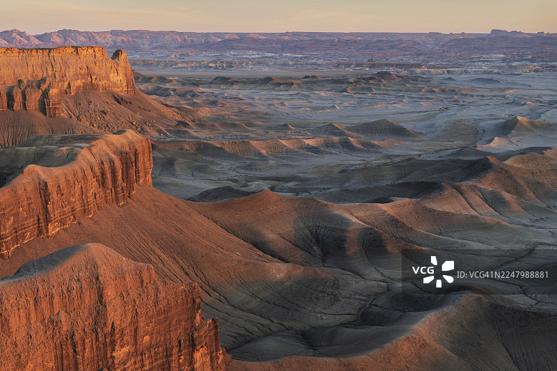 犹他州布鲁希尔斯北部恶地图片素材