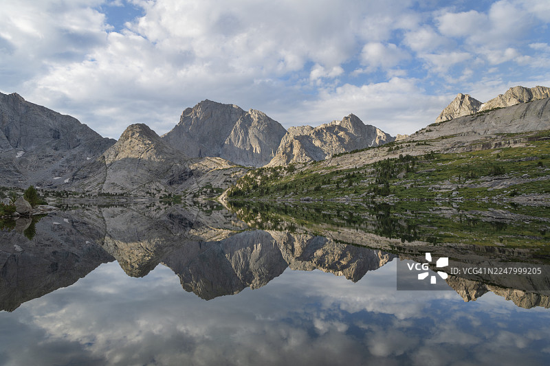 深湖风河山脉图片素材