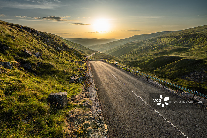 约克郡谷地山隘的日出图片素材