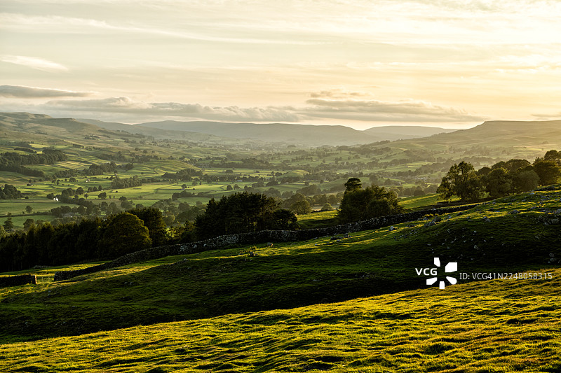 温斯利代尔的傍晚光线图片素材