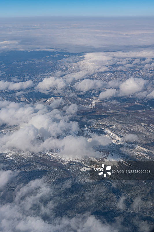从飞机俯瞰日本栃木县的雪山那须岳图片素材