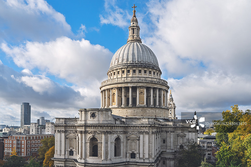圣保罗大教堂圆顶和伦敦市景的景观，英国图片素材