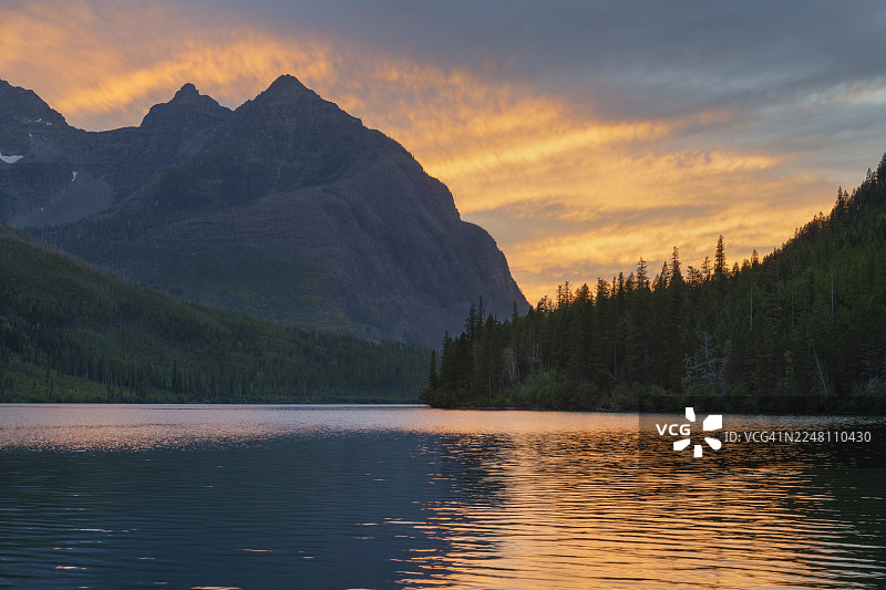 金特拉湖上冰川国家公园图片素材