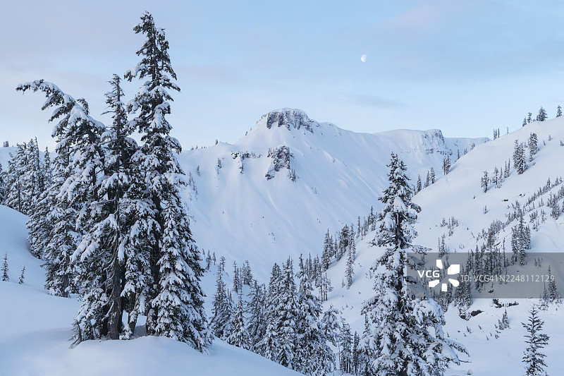 华盛顿州北喀斯喀特山脉的桌山图片素材