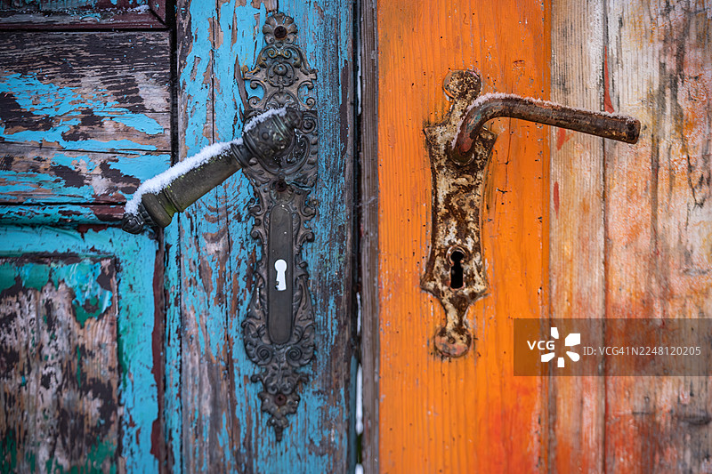 旧铁门把手图片素材