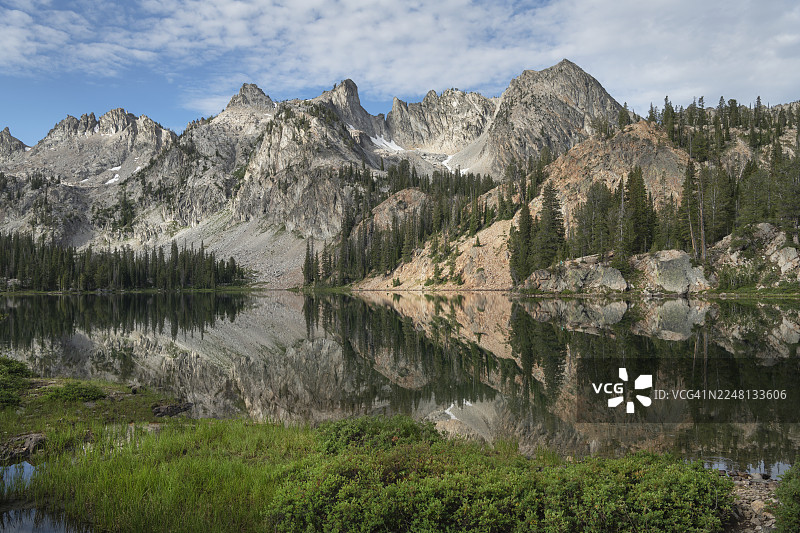 爱丽丝湖，锯齿山，爱达荷州图片素材