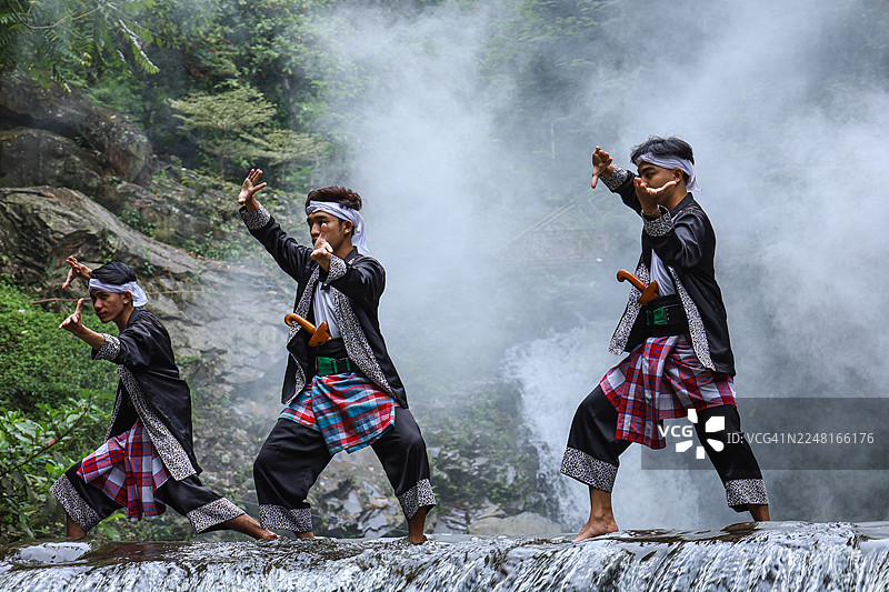 在自然中表演 Pencak Silat图片素材