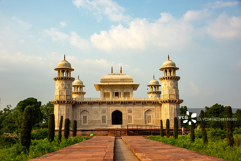 印度北方邦阿格拉的伊提马德·乌德·达乌拉陵墓图片素材