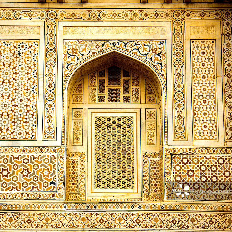 印度北方邦阿格拉，伊提马德·乌德·达乌拉陵墓的细节。图片素材