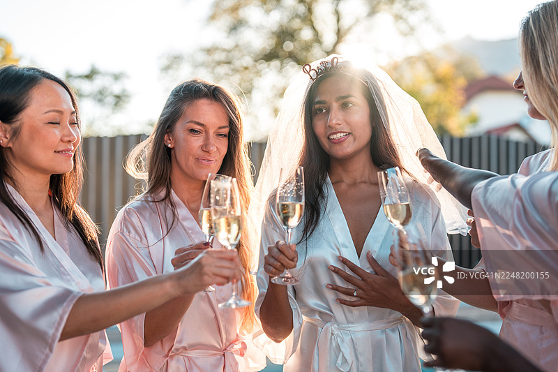 香槟庆祝单身派对泳池派对图片素材