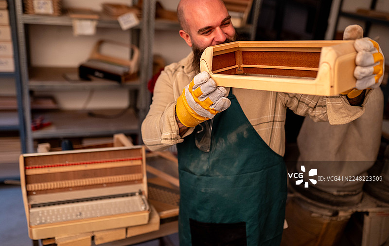 乐器制作师图片素材