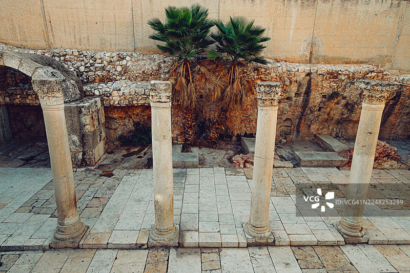 耶路撒冷卡尔多考古遗址的古罗马柱图片素材