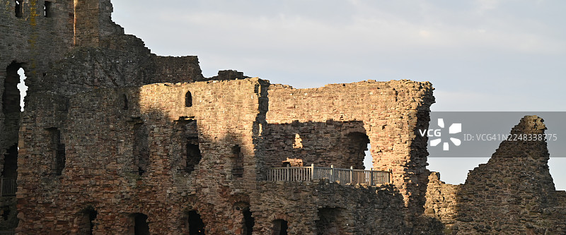 坦塔隆城堡的内墙。图片素材