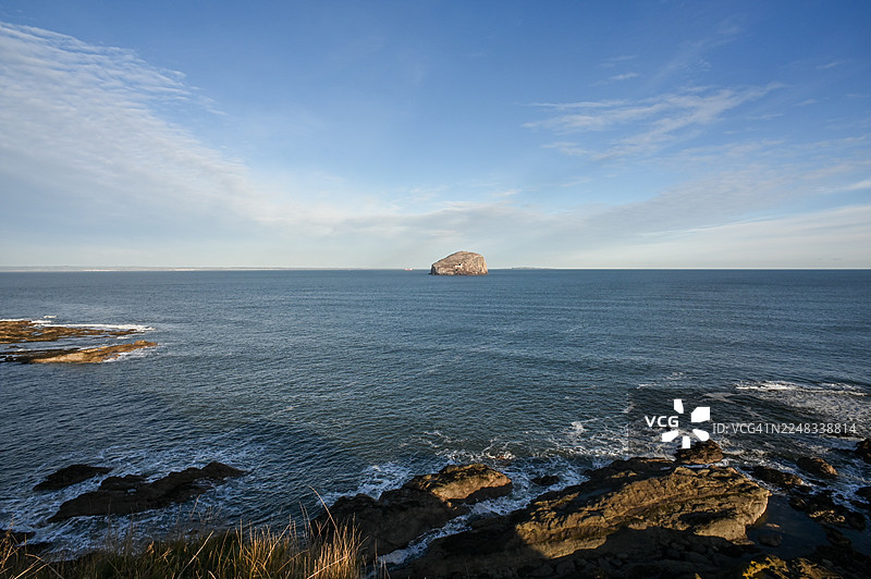 低音岩石与海岸线图片素材