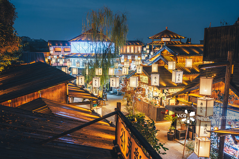 中国江苏扬州东关街的暮光余晖图片素材