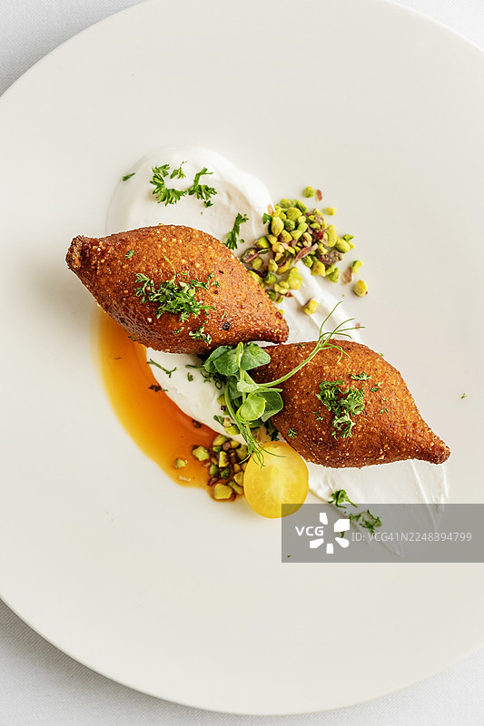 库巴，酿肉丸，炸豆丸。库巴是中东菜肴中一道受欢迎的菜肴（土耳其名称；icli kofte）图片素材