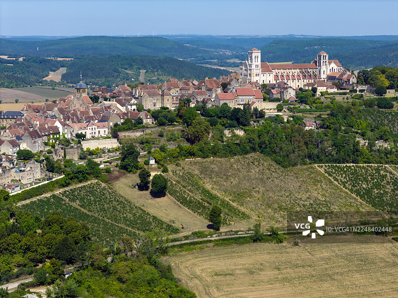 法国约讷省韦兹莱村及其周边地区 - 无人机摄影图片素材
