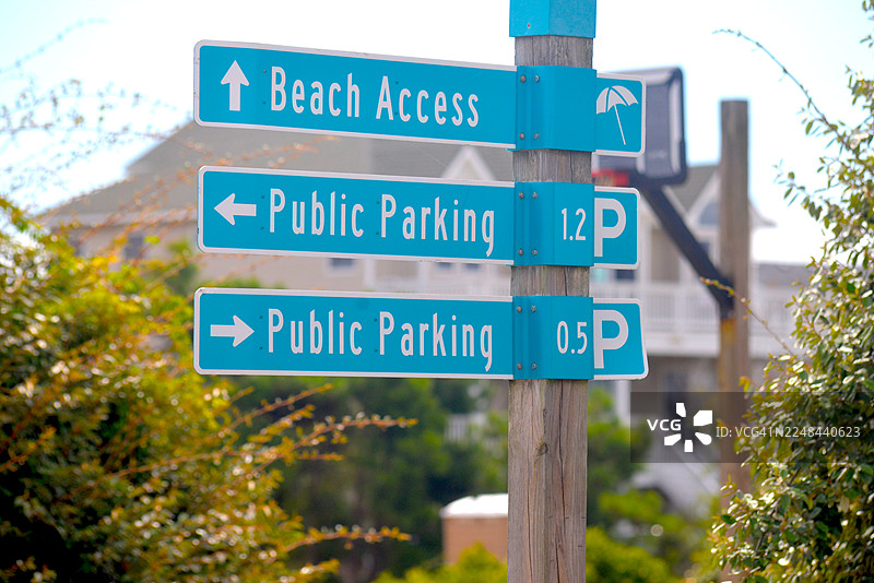 海滩通道和公共停车场标识图片素材