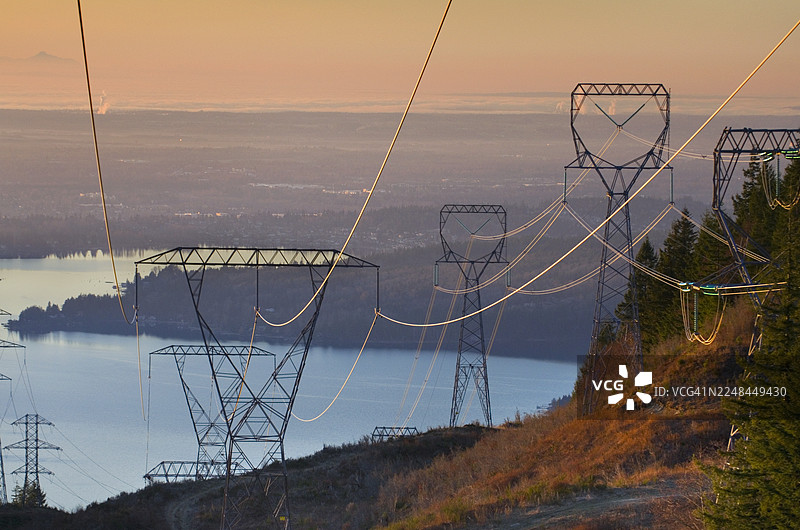 华盛顿的电力线和输电塔图片素材