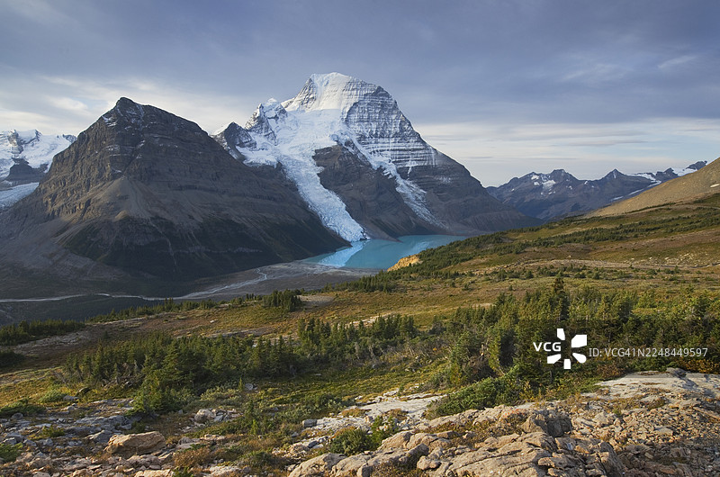 加拿大落基山脉罗布森山图片素材