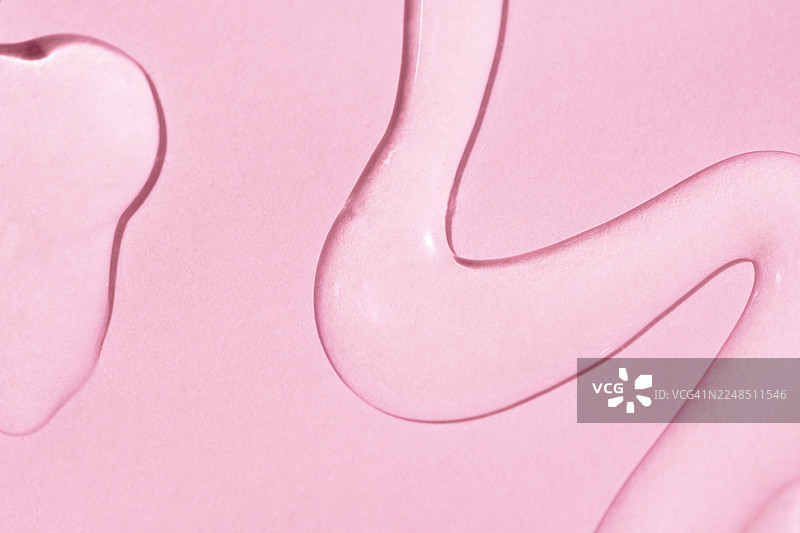 光滑表面上扩散的漩涡，营造出抽象、柔和的粉彩纹理；温暖宁静的背景，适用于品牌、设计、化妆品或时尚概念；横幅就绪的文本空间图片素材