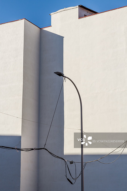 一根电线垂落的灯柱图片素材