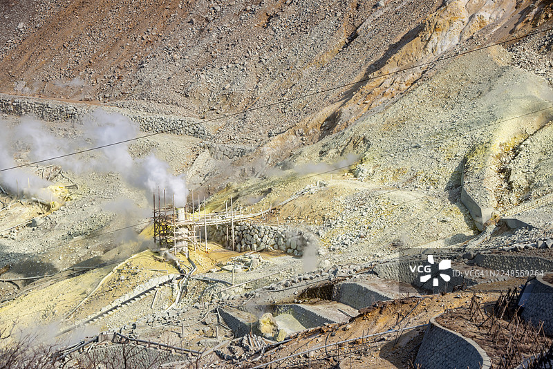 日本箱根驹岳火山大涌谷地热区的蒸汽喷气口图片素材