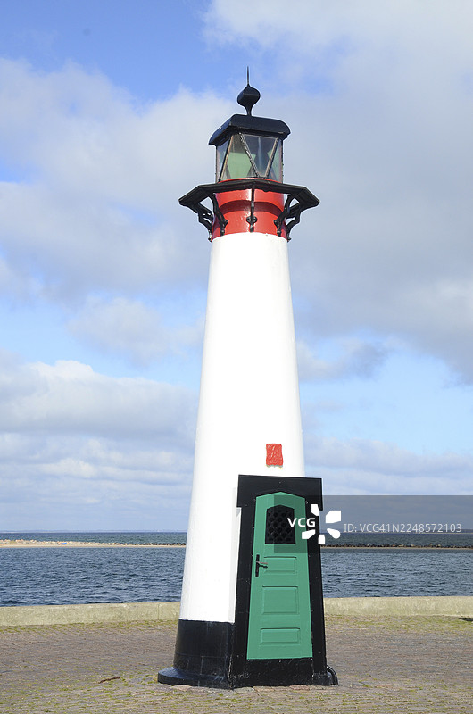 丹麦菲英岛阿森斯港的老灯塔，斯堪的纳维亚图片素材