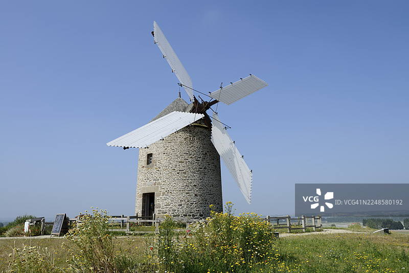 法国诺曼底曼什省蓬托尔松莫德雷风车图片素材