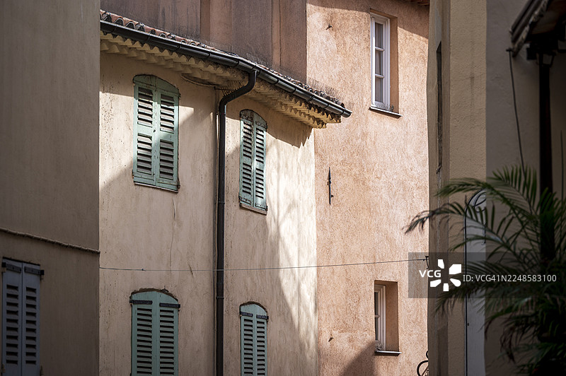 戛纳老城住宅楼图片素材