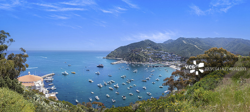 美国，加利福尼亚州，卡特琳娜岛湾和阿瓦隆岛全景。钟楼瞭望台。旅游景点图片素材