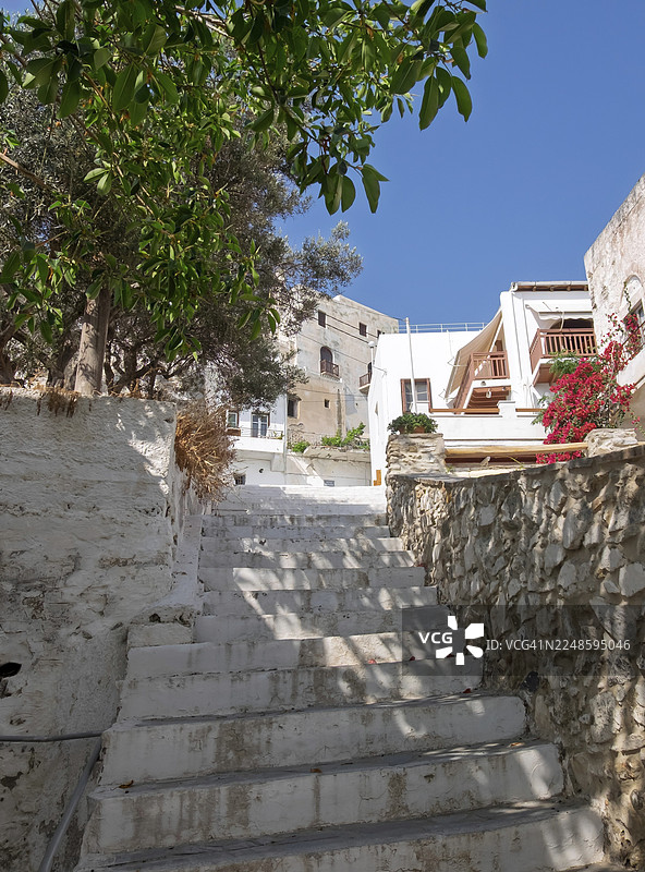 希腊基克拉泽斯群岛纳克索斯岛纳克索斯镇的小巷图片素材