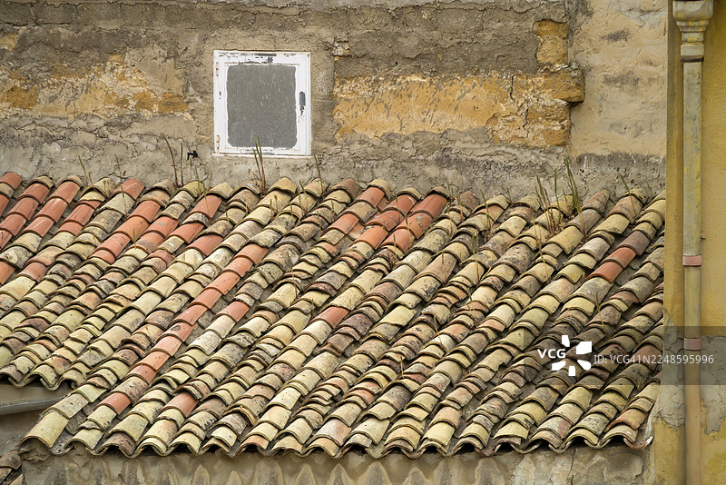 意大利西西里阿格里真托的传统瓦顶延伸建筑图片素材