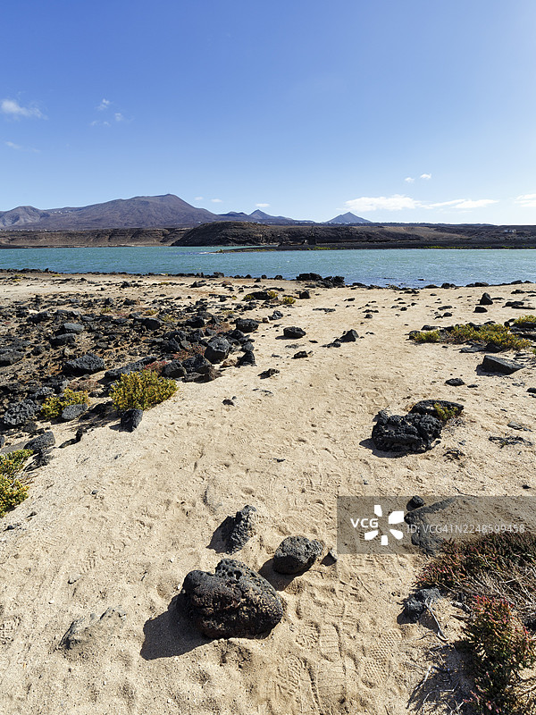 西班牙加那利群岛兰萨罗特岛萨利纳斯德雅努维奥的海岸线图片素材