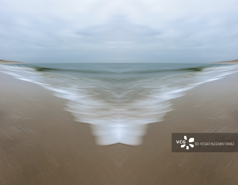 镜像图片,模糊,北海锡尔特海滩上的波浪,瓦登海国家公园,锡尔特,胡尔努姆,北弗里斯兰,石勒苏益格-荷尔斯泰因,德国 | 镜像图片,模糊,海滩上的波浪,北海,瓦登海国家公园,锡尔特,石勒苏益格-荷尔斯泰因,德国图片素材