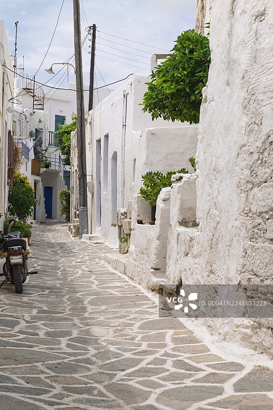 希腊基克拉泽斯帕罗斯岛帕里奇亚老城区的巷子图片素材