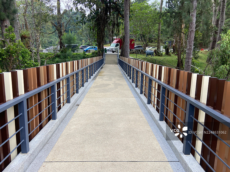 钢结构人行天桥的一部分。图片素材